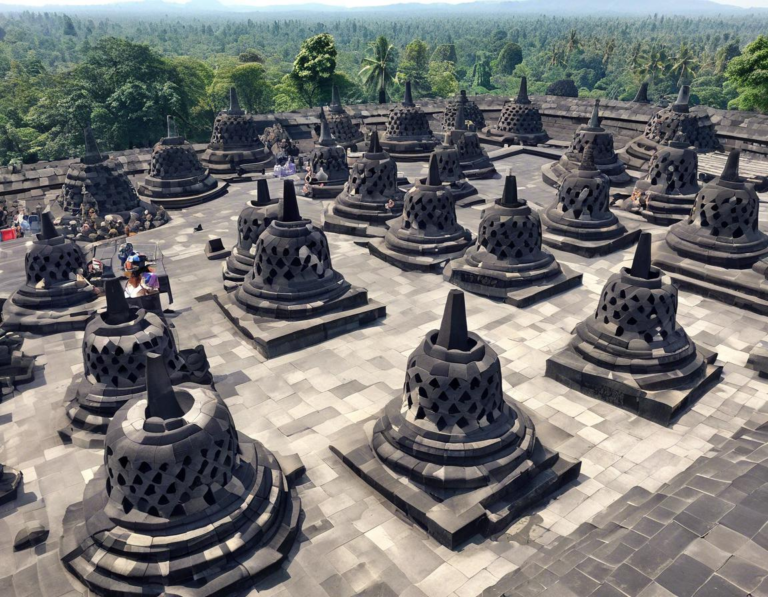 2. Candi Borobudur: Keajaiban Arsitektur Buddha