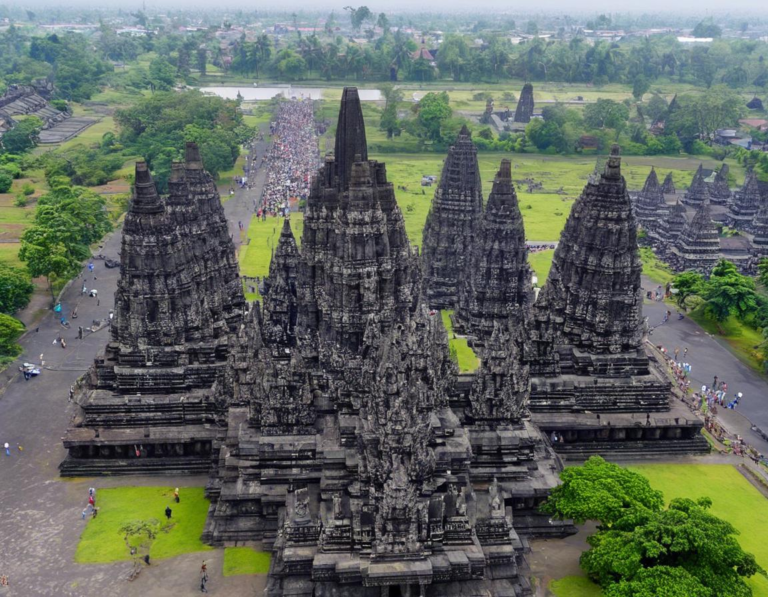 3. Candi Prambanan: Kompleks Candi Hindu Terbesar