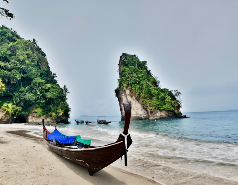 Harga Tiket Masuk Pantai Timang dan Gondola